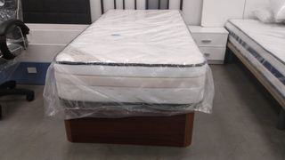 Disponible hermoso canapé de uno de 90 más colchón