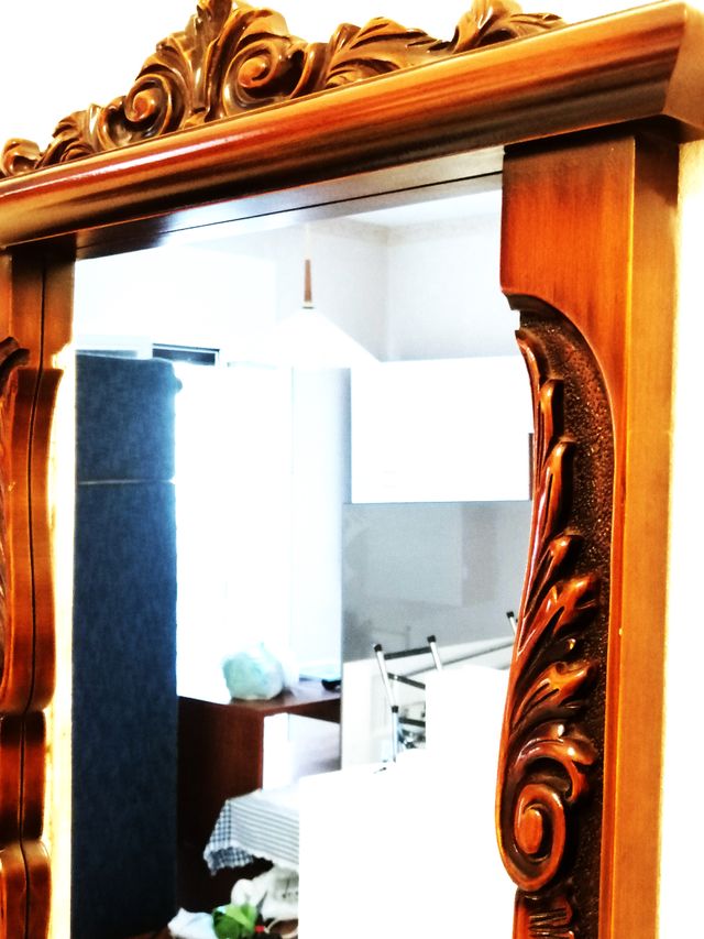 Specchio antico in Legno Massello:Eleganza in Casa