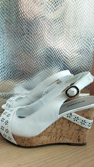 Sandalia cuña blanca