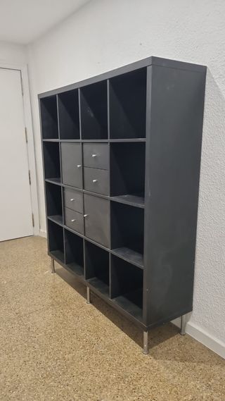 Estanteria 4x4 con cajones y patas