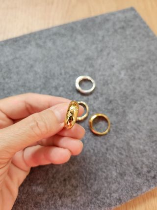 Anillos de circonitas de colores.