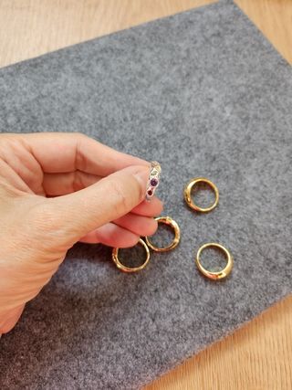 Anillos de circonitas de colores.