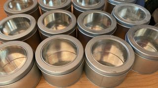 Botes metal y tapa transparente