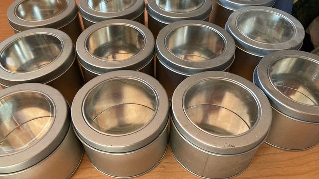 Botes metal y tapa transparente