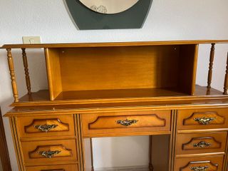 Conjunto de muebles en buen estado, madera buena.