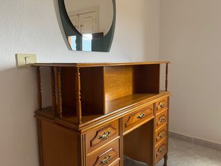 Conjunto de muebles en buen estado, madera buena.