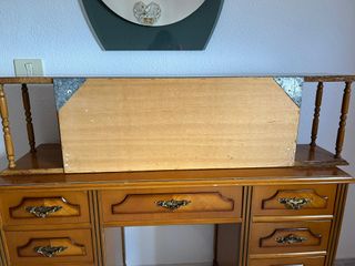 Conjunto de muebles en buen estado, madera buena.