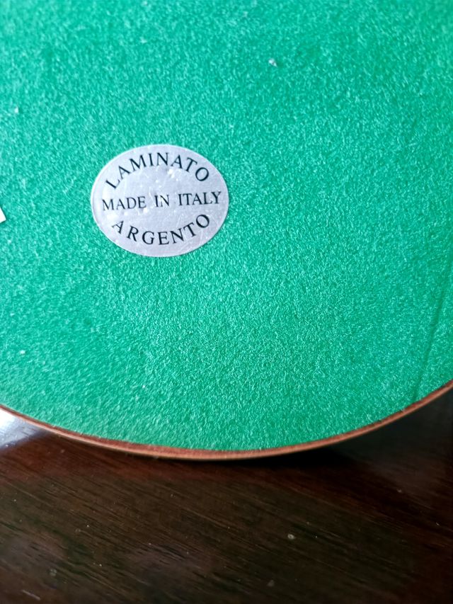 Statua di delfino laminato in argento