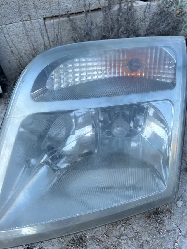 Faros Ford Transit, Connect, 2008