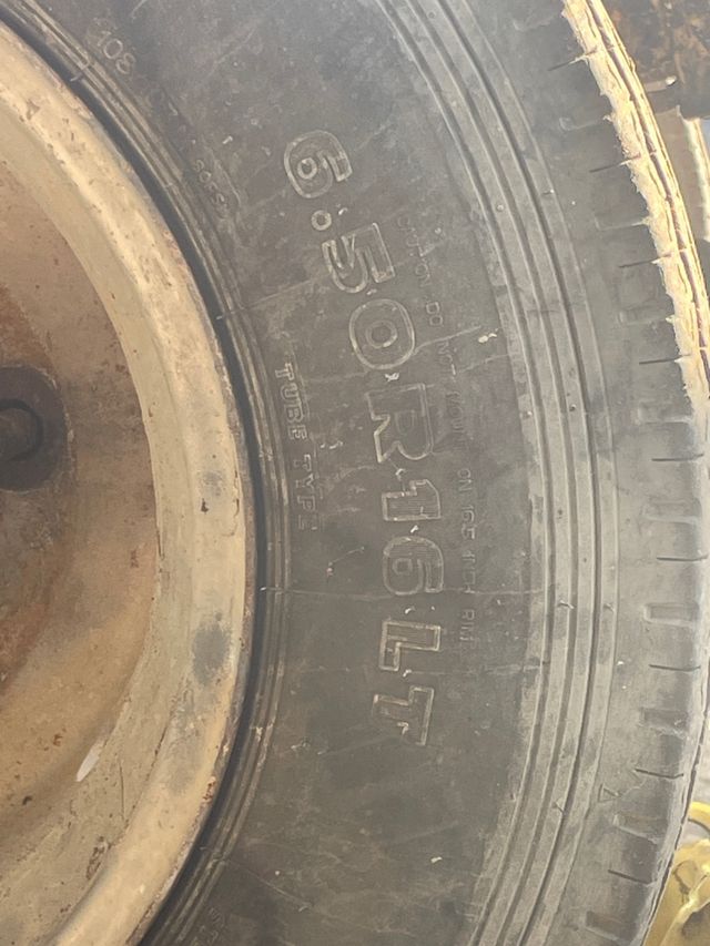 se vende neumatico de Nissan medidas ebro 6.50/16