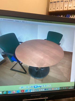 Mesa y sillas de despacho con cajonera