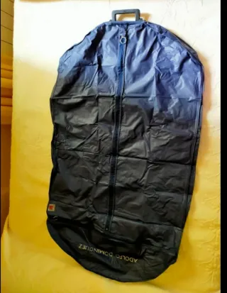 Portatrajes Adolfo Domínguez