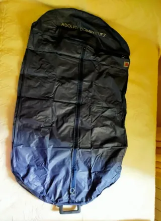 Portatrajes Adolfo Domínguez