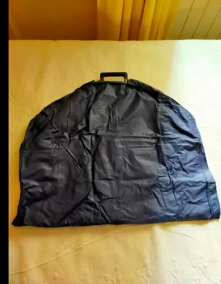 Portatrajes Adolfo Domínguez