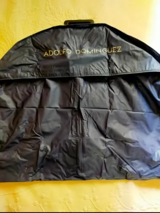 Portatrajes Adolfo Domínguez