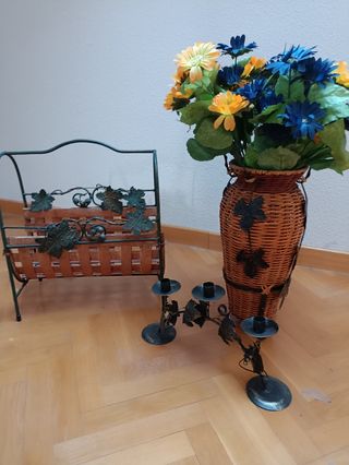 Conjunto revistero jarrón flores y candelabro