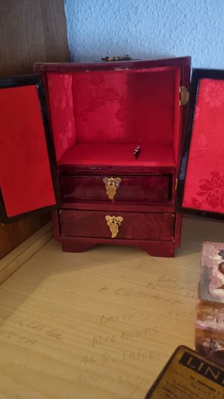 Joyero musical chino antiguo lacado