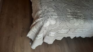 COLCHA BORDADA Y GANCHILLO