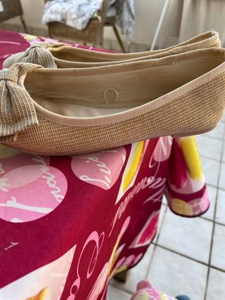 bailarinas doradas con beige