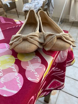 bailarinas doradas con beige