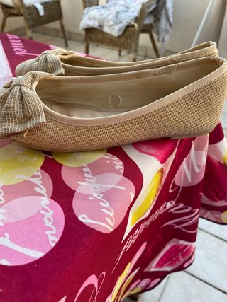 bailarinas doradas con beige
