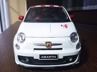 Coche Fiat Abarth 500 a escala 1:18 de colección