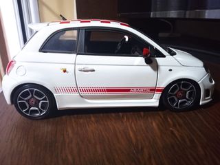 Coche Fiat Abarth 500 a escala 1:18 de colección