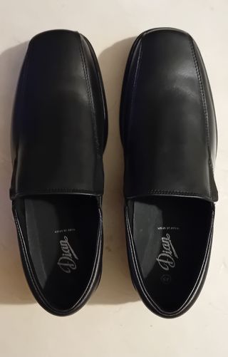 Par de zapatos negros