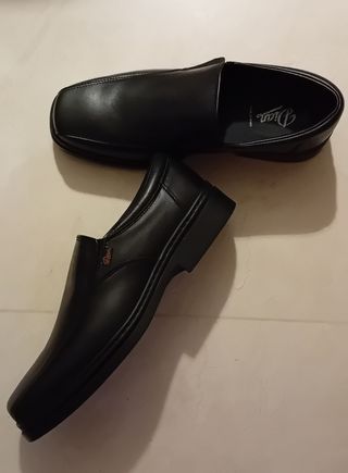 Par de zapatos negros