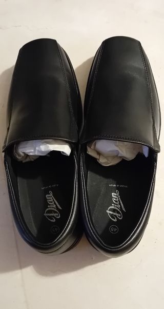 Par de zapatos negros