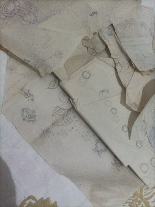 Hojas de papel con dibujos para bordados