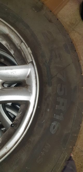 vendo 4 llantas + gomas  215/75/R16
