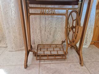 Maquina de coser antigua.