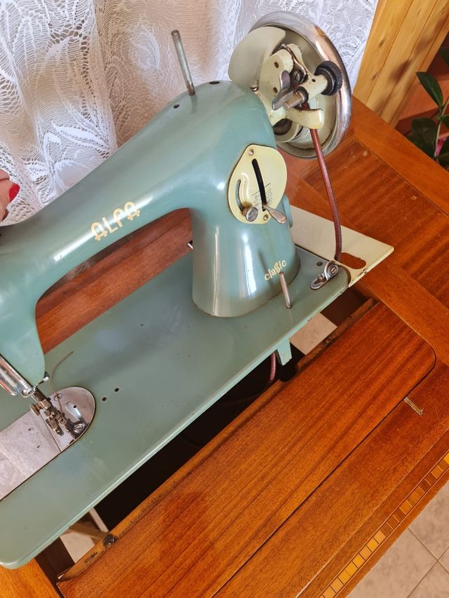 Maquina de coser antigua.