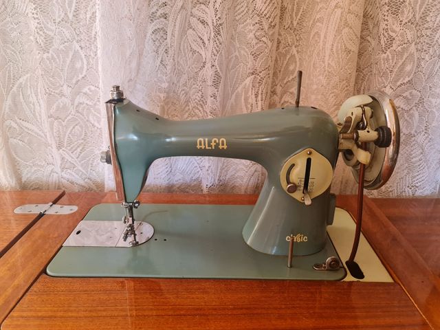Maquina de coser antigua.