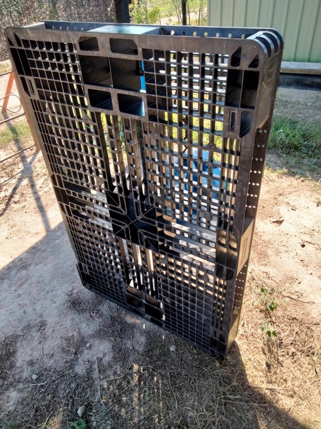 palets 1:10 x 0,74 x 12 de alto.