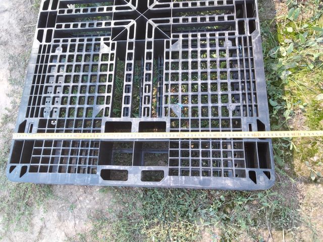 palets 1:10 x 0,74 x 12 de alto.