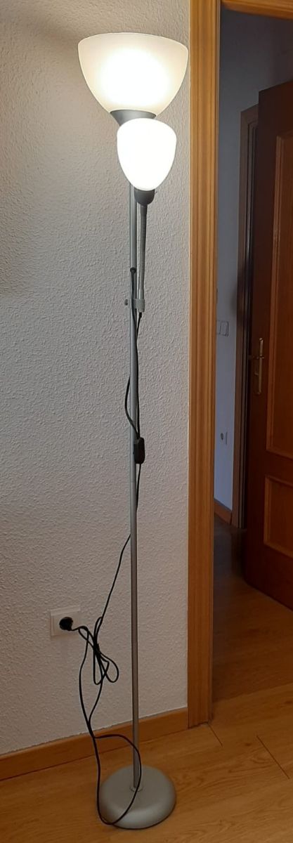 URGE lámpara de pie