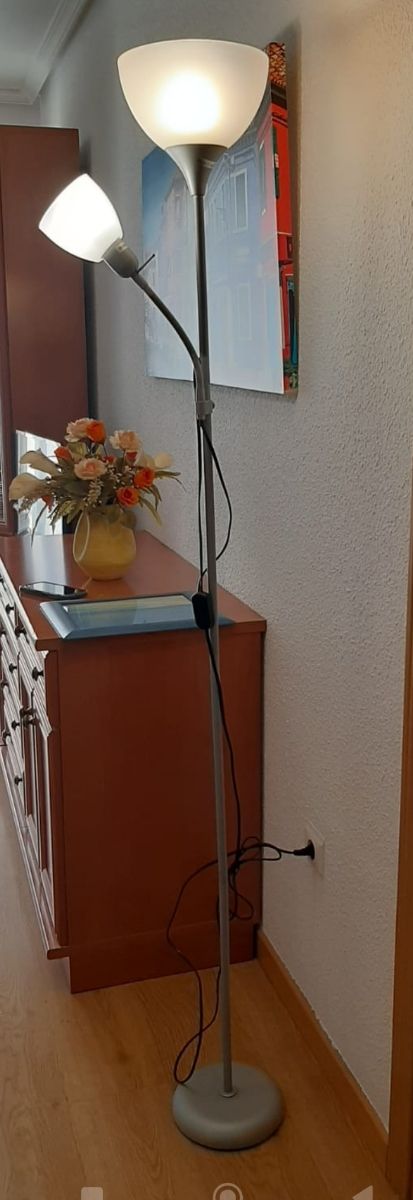 URGE lámpara de pie