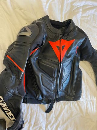 Mono dainese botas aparte