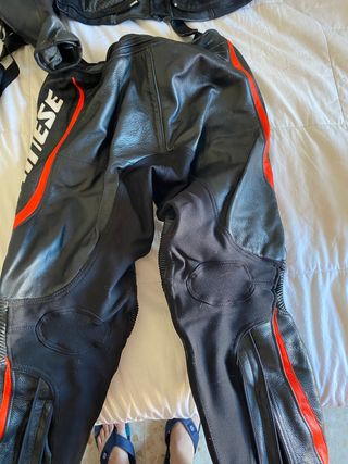 Mono dainese botas aparte