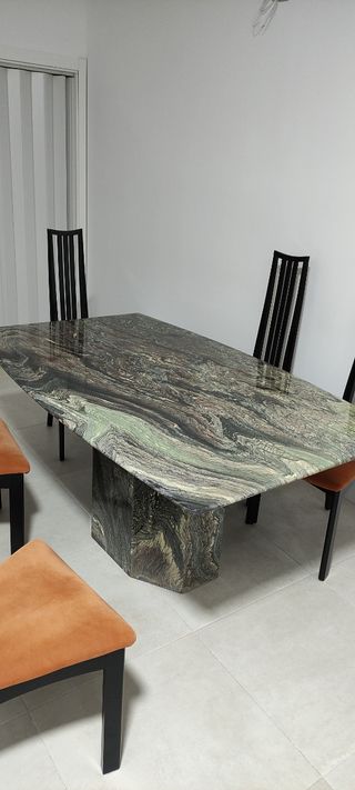 Mesa de mármol verde