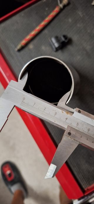 Cola de escape ovalada clásicos noventeros.