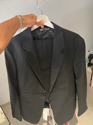 Traje negro Zara
