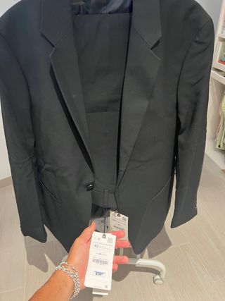 Traje negro Zara