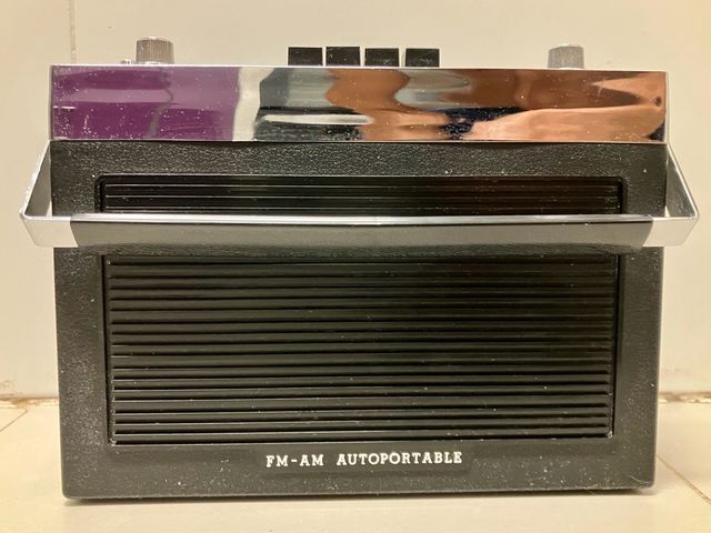 Radio Autoportable FM-AM Wealth Solid State