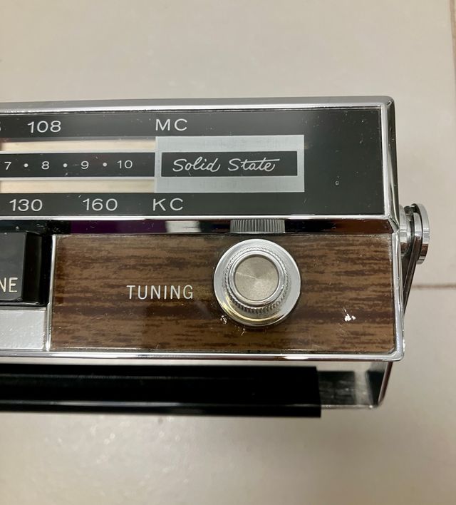 Radio Autoportable FM-AM Wealth Solid State