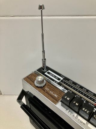 Radio Autoportable FM-AM Wealth Solid State