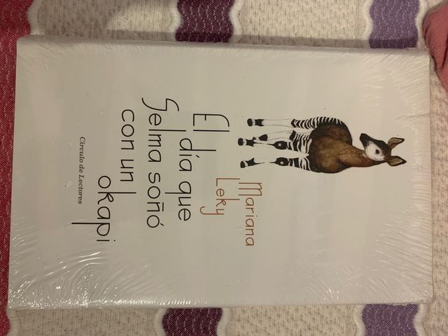 Libro El día que Selma soñó con un okapi