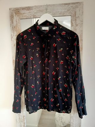 Camisa detalle flores 